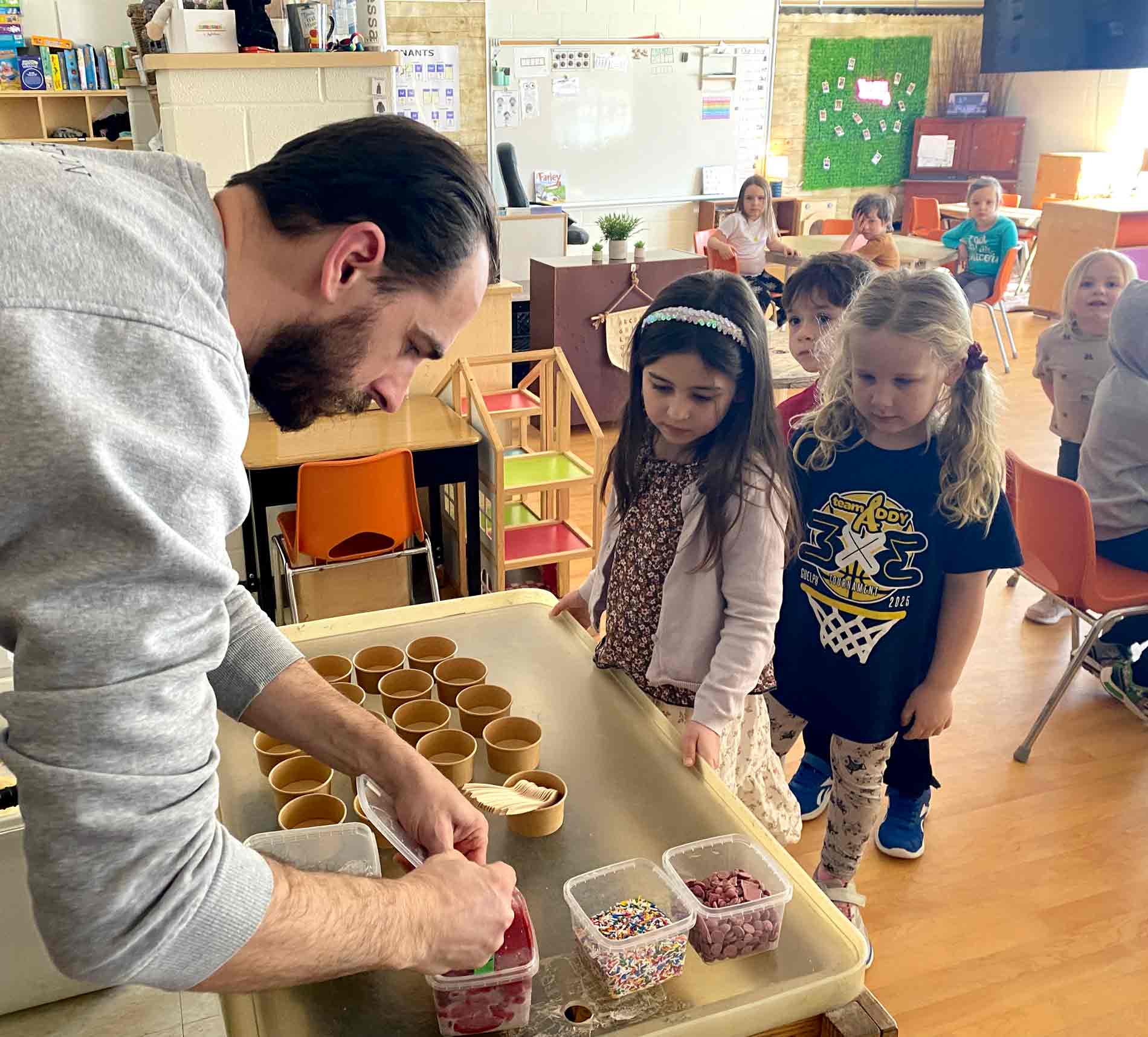 Elora Mill chef Dacha Markovic visits Salem kindergarten class