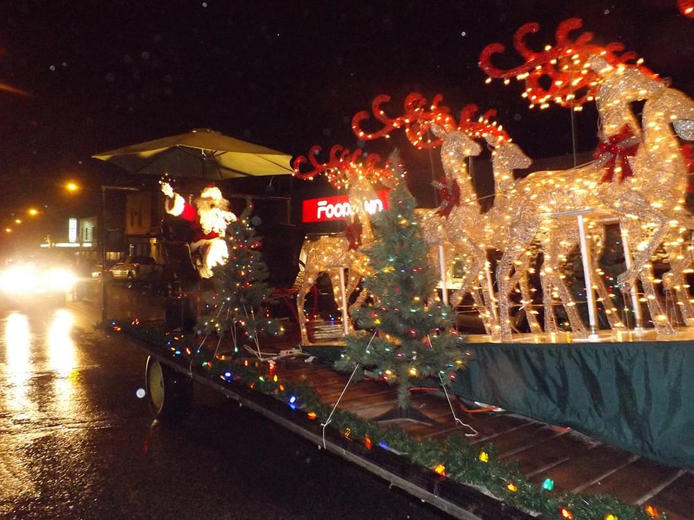 Snowman Wonderland theme  of 2019 Arthur Santa Claus parade post image