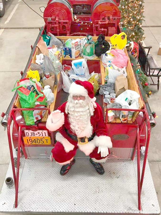 Guelph-Eramosa firefighters hosted Santa, accepted food donations at Rockwood fire hall post image