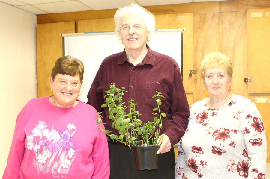 James Graham gives presentation to Clifford horticultural society post image