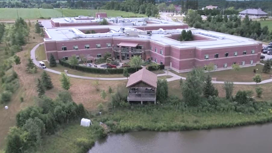 Province: long-term care residents can now accept visitors post image