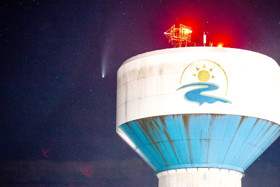 Local photographer captures comet flyby post image