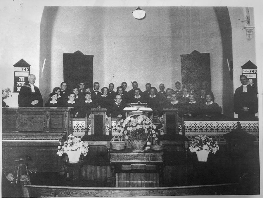 Local resident seeks to identify faces in Moorefield United Church photo post image