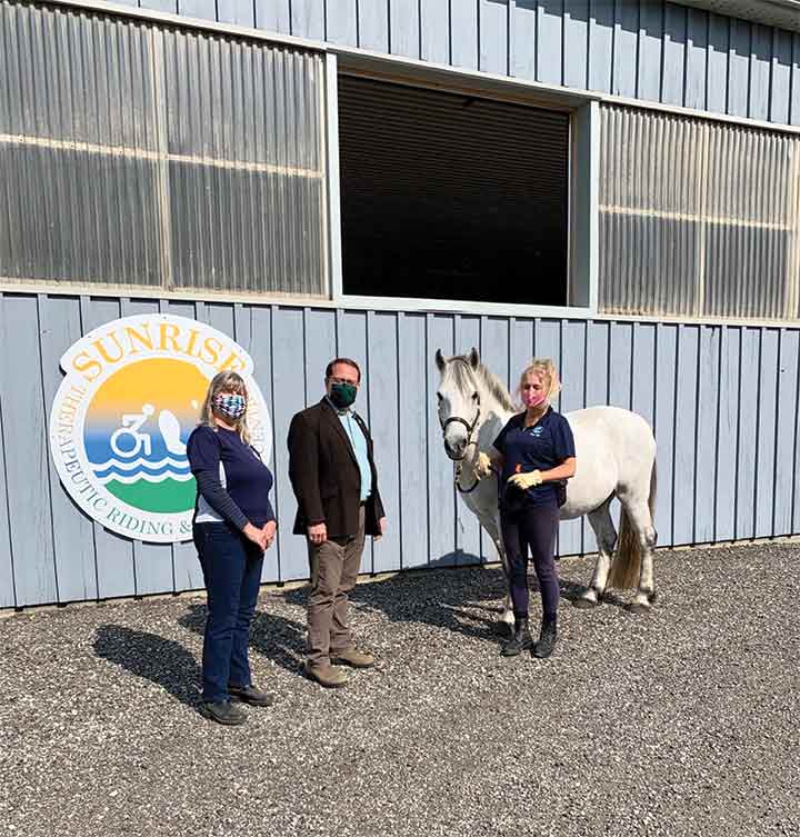 Schreiner pays visit Sunrise Therapeutic Riding and Learning Centre post image
