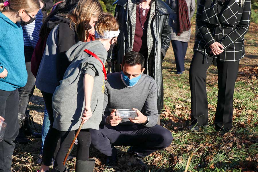 Education minister visits Elora PS post image