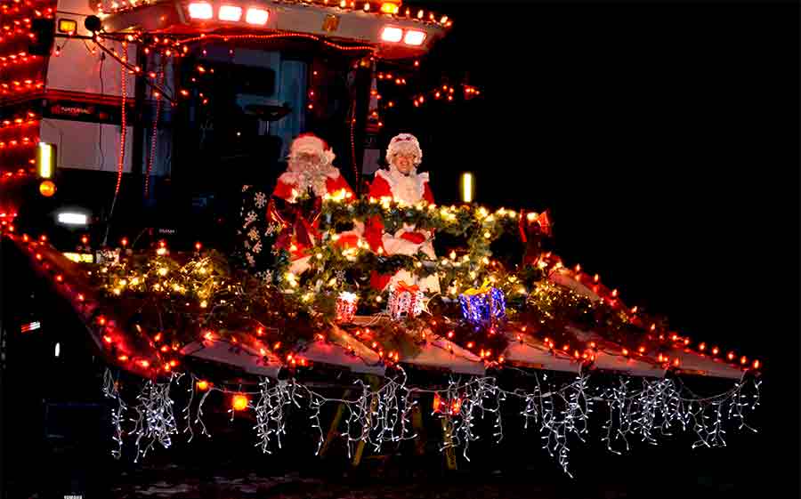 Rockwood Farmers' annual Santa Claus Parade of Lights drew thousands of visitors post image