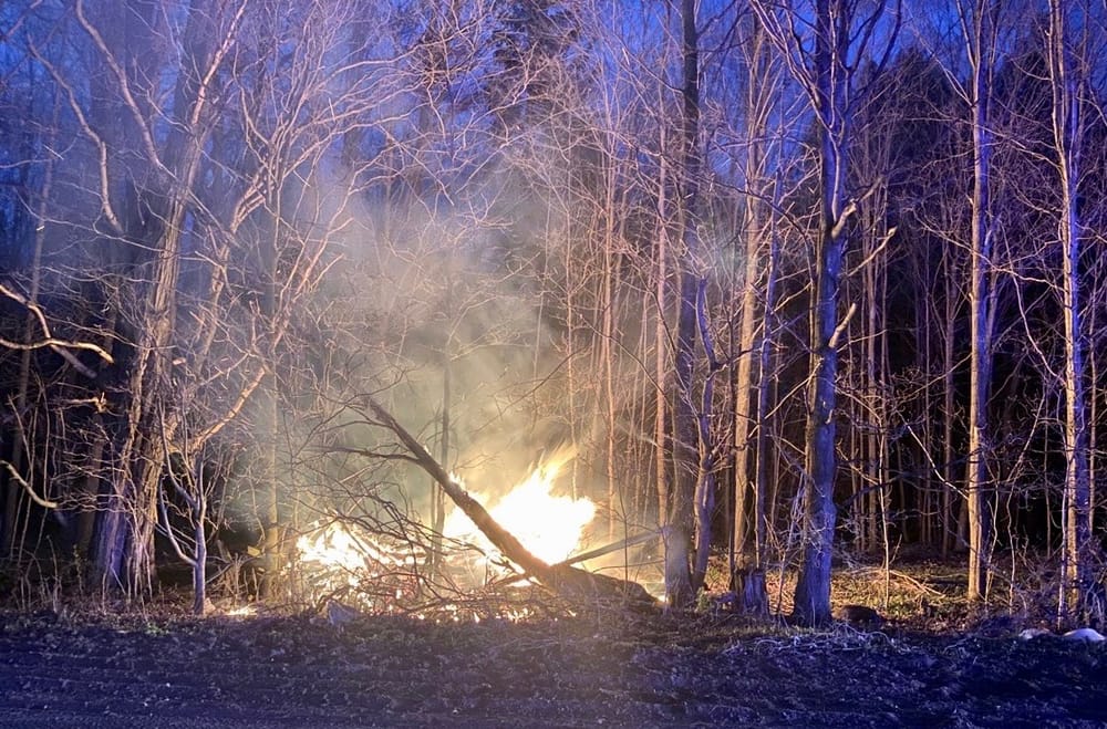 Lightning causes brush fire north of Rockwood post image
