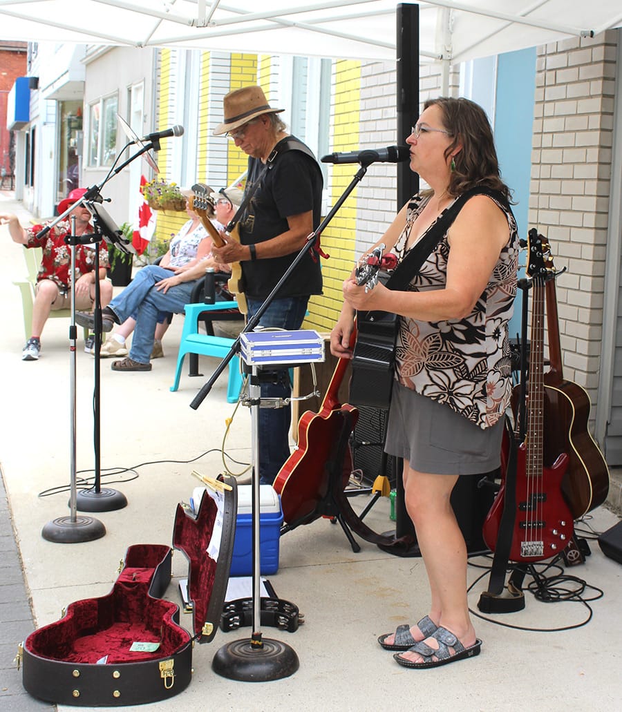Music in the street in Clifford post image