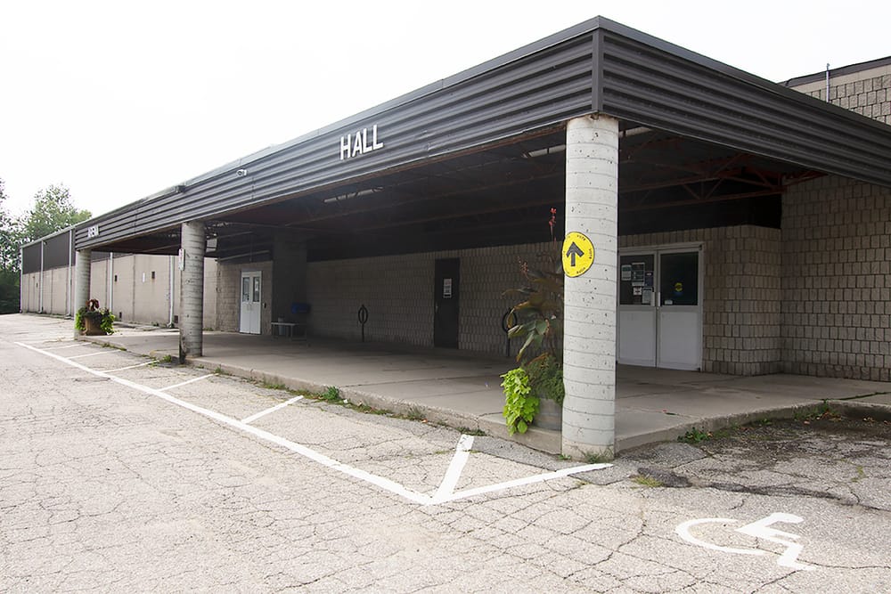 Anti-lockdown demonstrators at advance polling station prompt police response post image