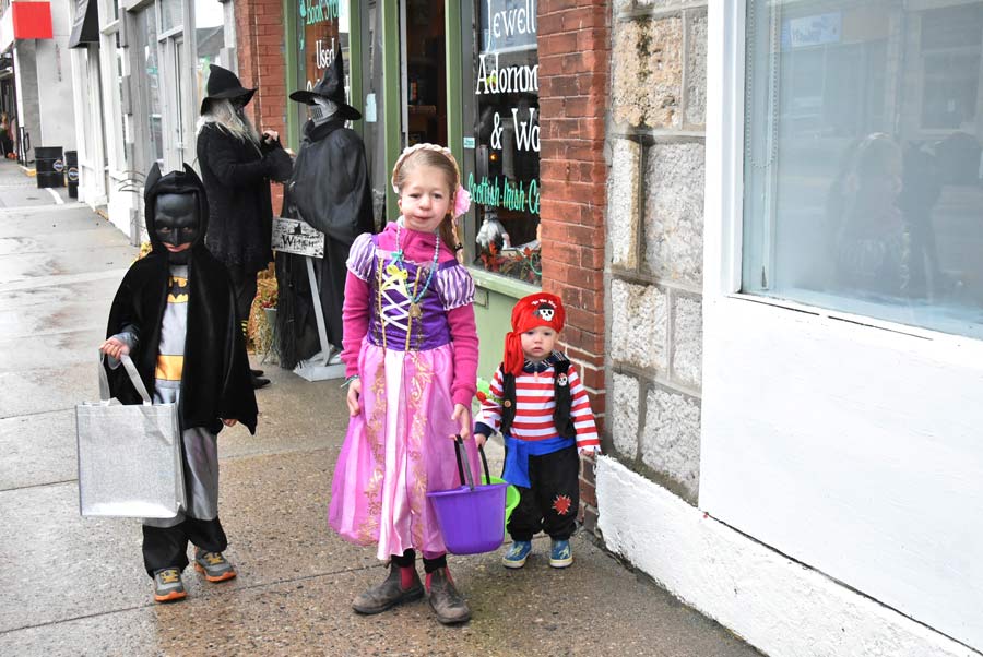 Downtown Fergus hosted the Halloween Haunt Street Walk on Oct. 30 post image