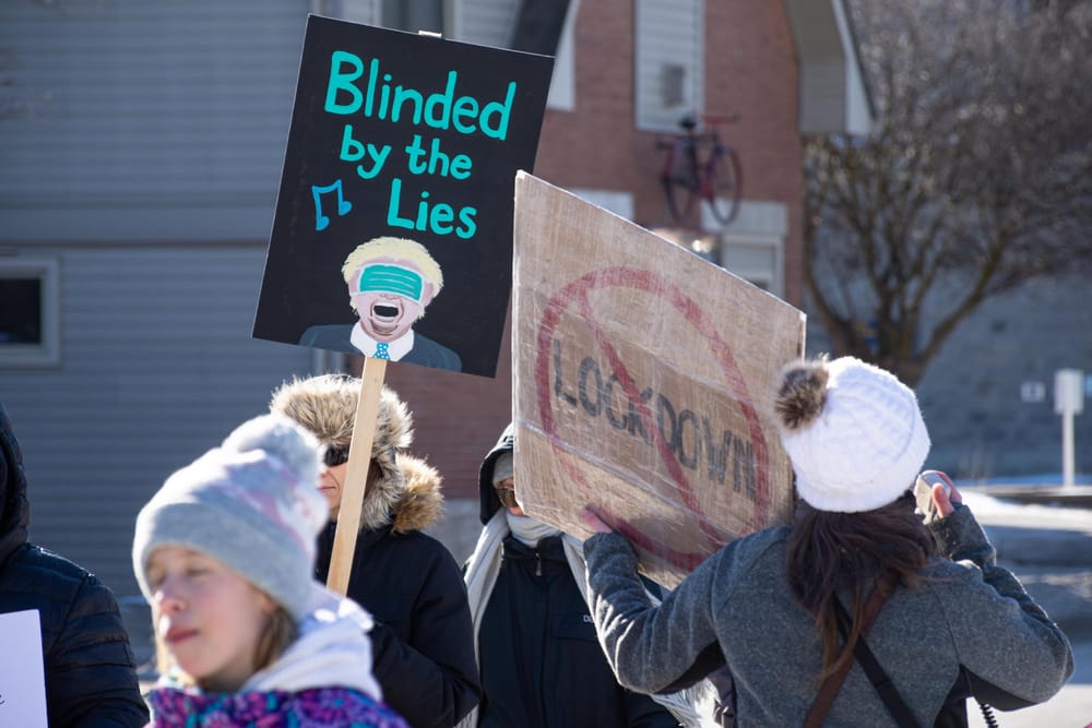 Anti-lockdown group makes noise in Fergus post image