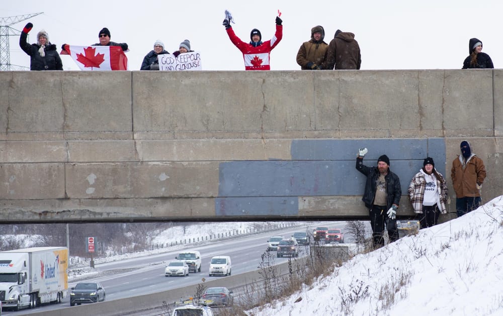 About 150 people gather on Highway 401 overpass to support truck convoy post image