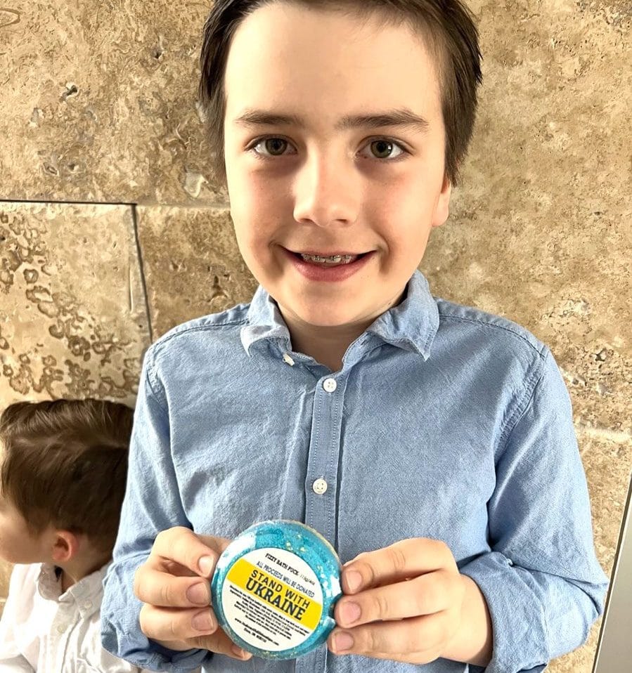 Elora boy, 9, selling fizzy bath pucks to fundraise for Ukraine post image