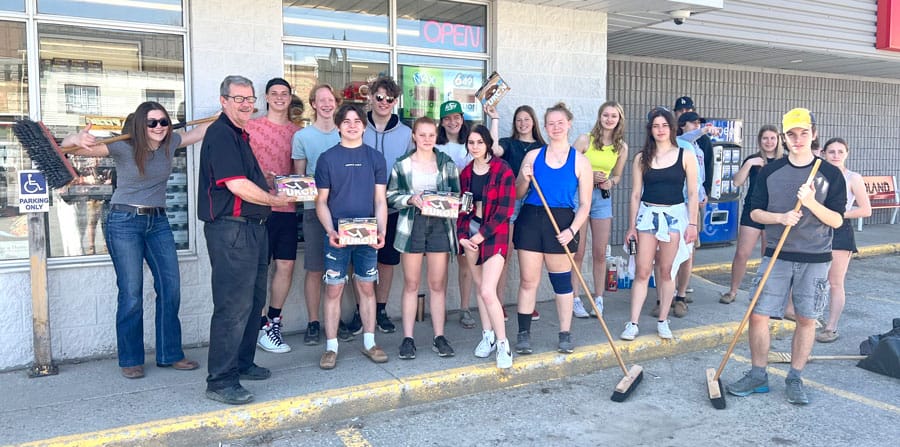 Norwell's CELP students held clean-up in Palmerston post image