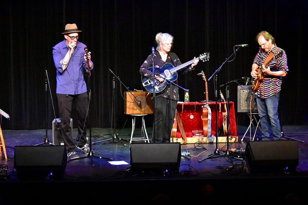 Harmonica master Mike Stevens plays Grand Theatre post image