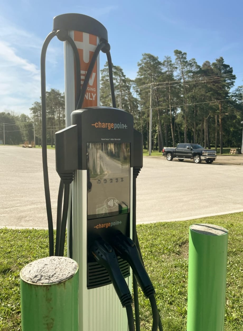 Council ponders proposal for electric vehicle charging station in Mapleton post image
