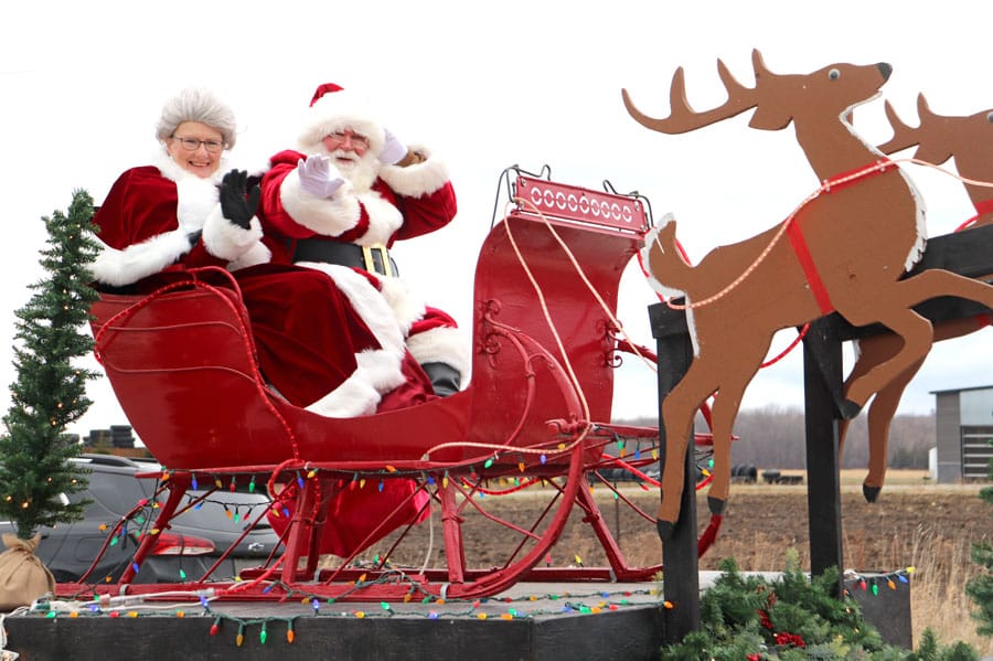 Moorefield Optimists hosted Santa Claus Parade post image