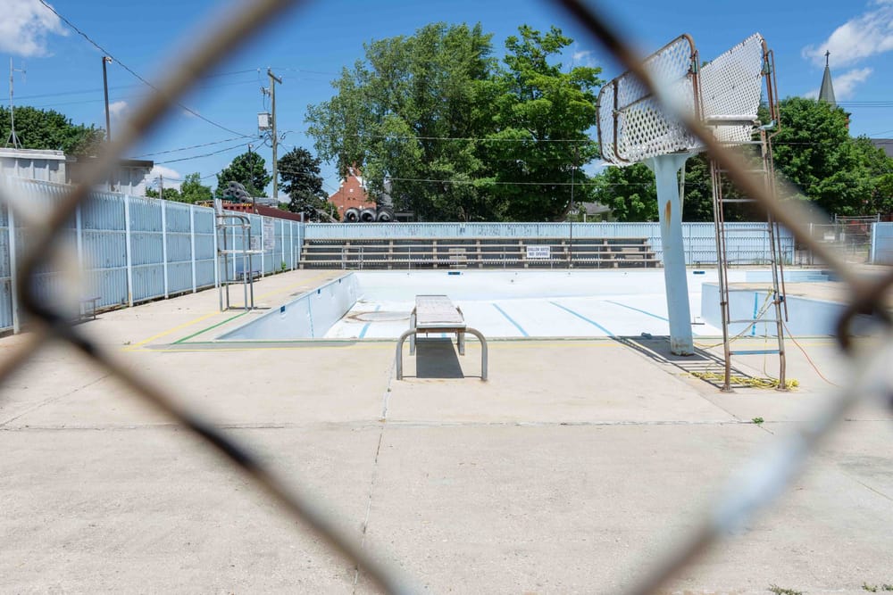 Mount Forest residents make waves at council meeting over pool closure post image
