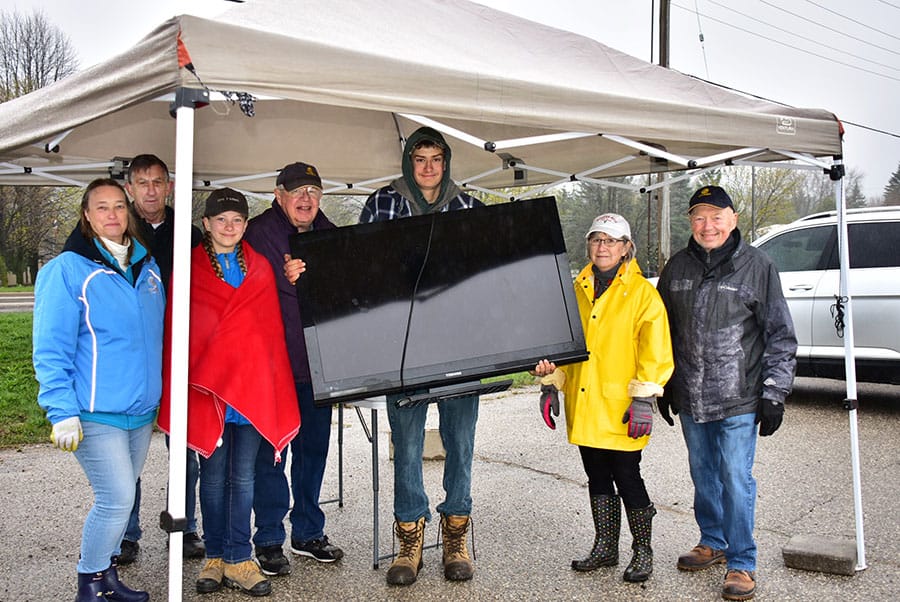 Centre Wellington Optimist Club holds electronics drive post image