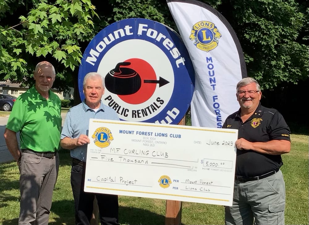 Mount Forest Lions donate to curling club post image