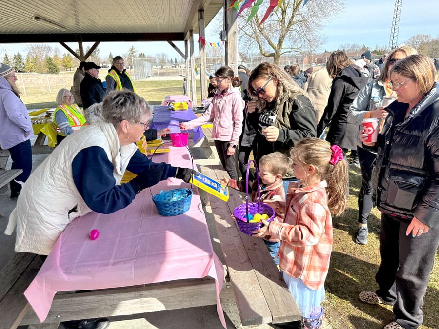 Mount Forest Lions host egg hunt for Easter post image