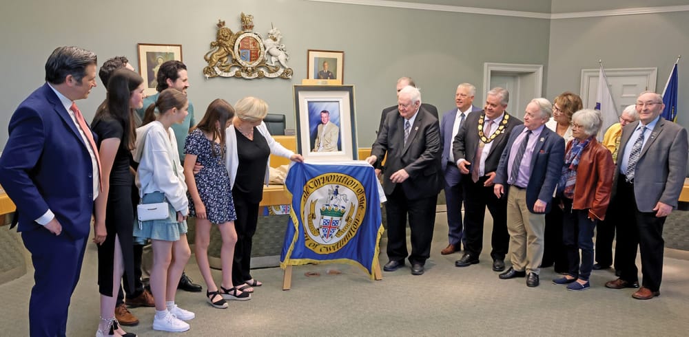 County’s past wardens donate portrait to honour first CAO Jim Andrews post image