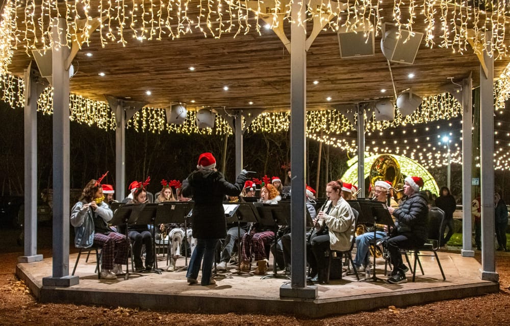 Erin Window Wonderland heralds the holiday season post image