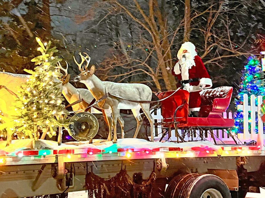 Mount Forest Lions bring Santa to town post image