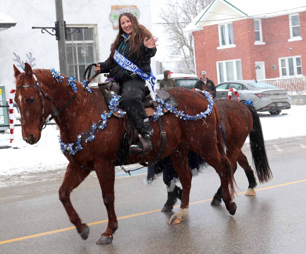 Moorefield welcomes Santa Claus to town with annual parade post image