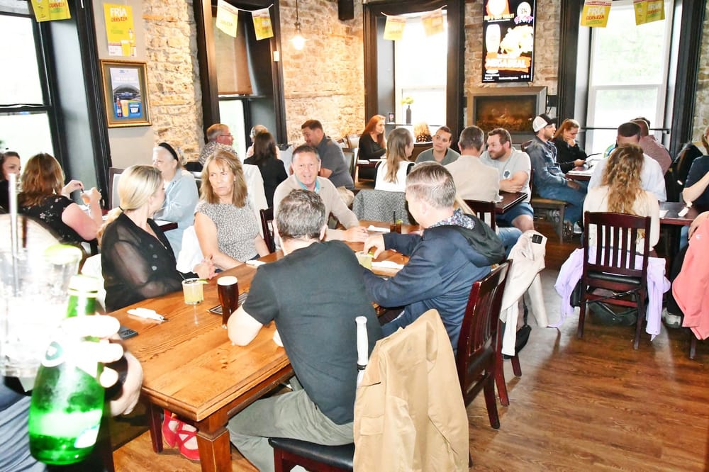 Sensational Elora hosts pub crawl post image