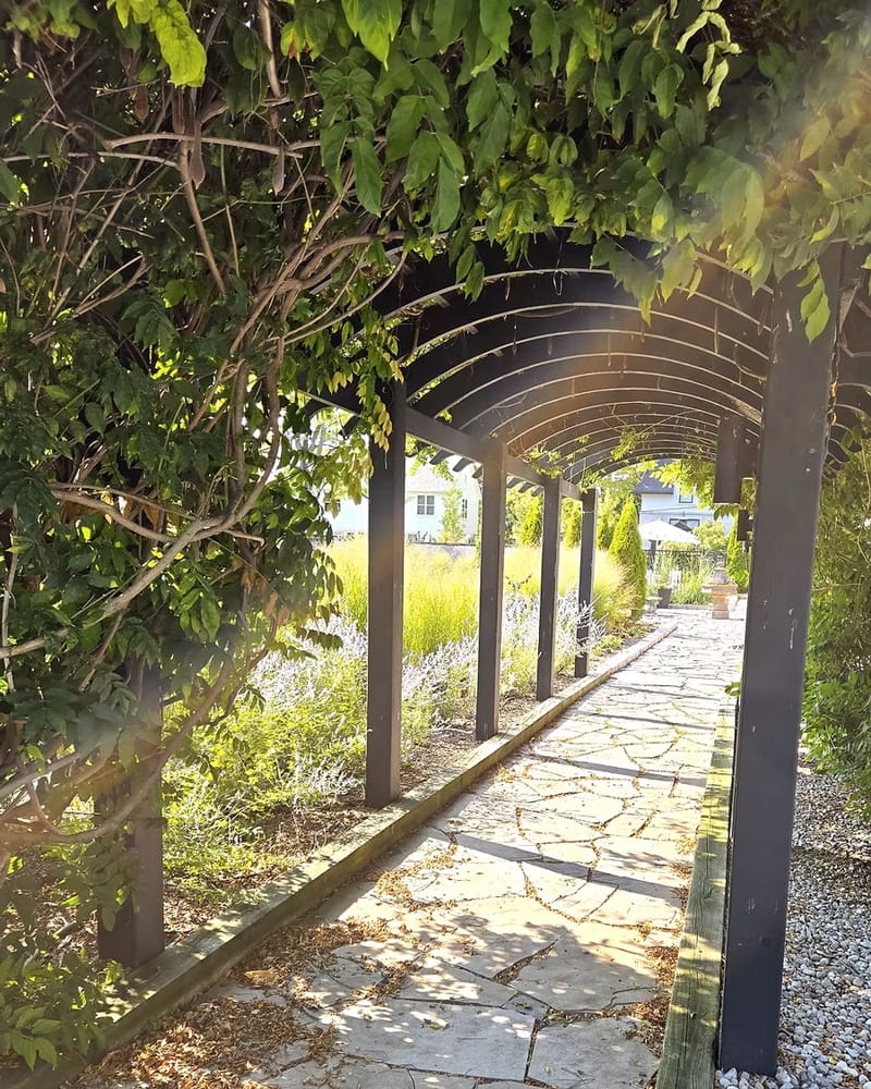 Visit Niagara-on-the-Lake garden tour post image