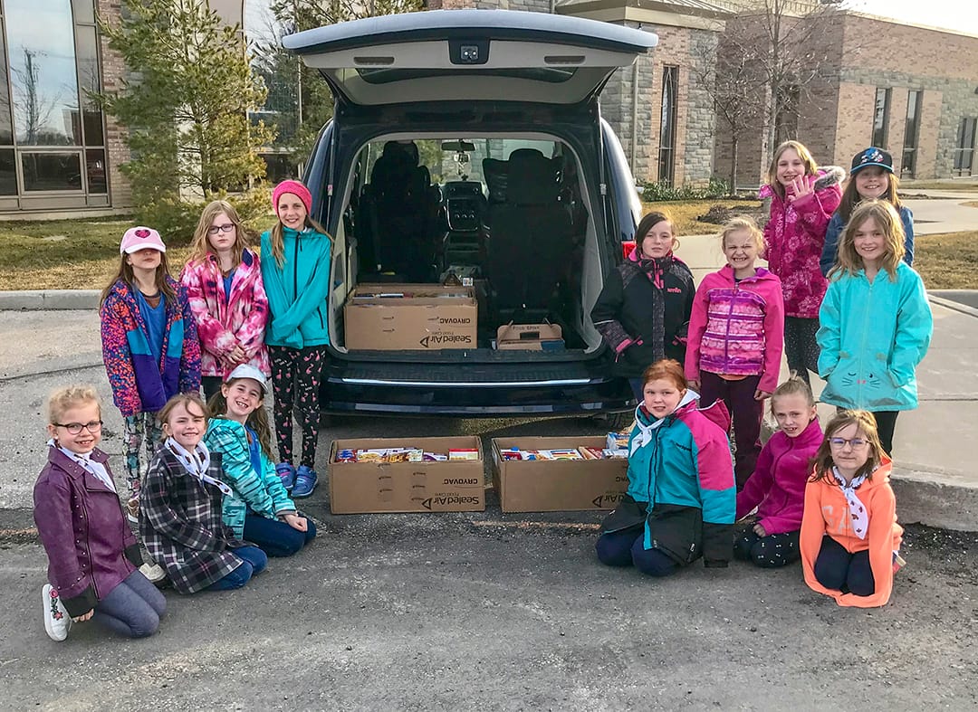 Fergus Brownies, Guides make food bank donations
