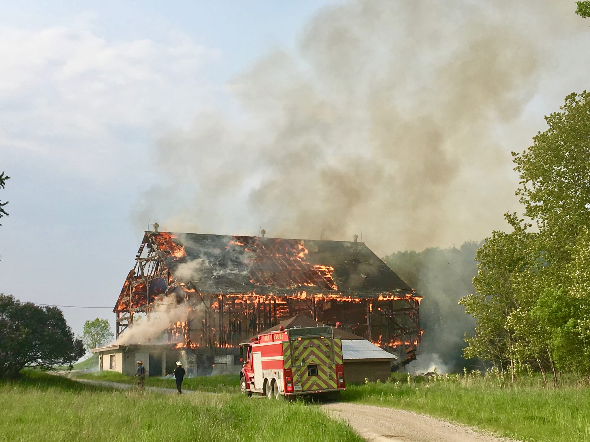 Suspicious fire destroys abandoned barn in Puslinch Township