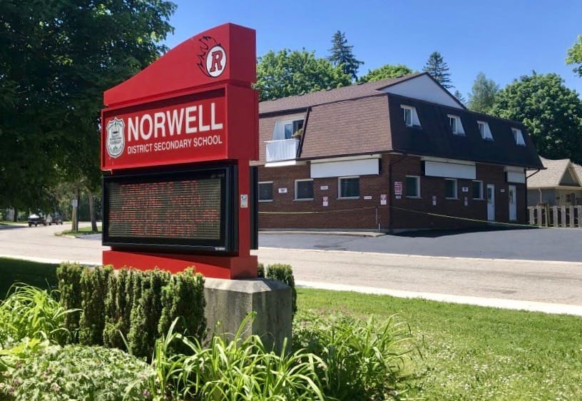 Minto Mayor’s Charity Golf Tournament raises $5,000 for local youth hub project