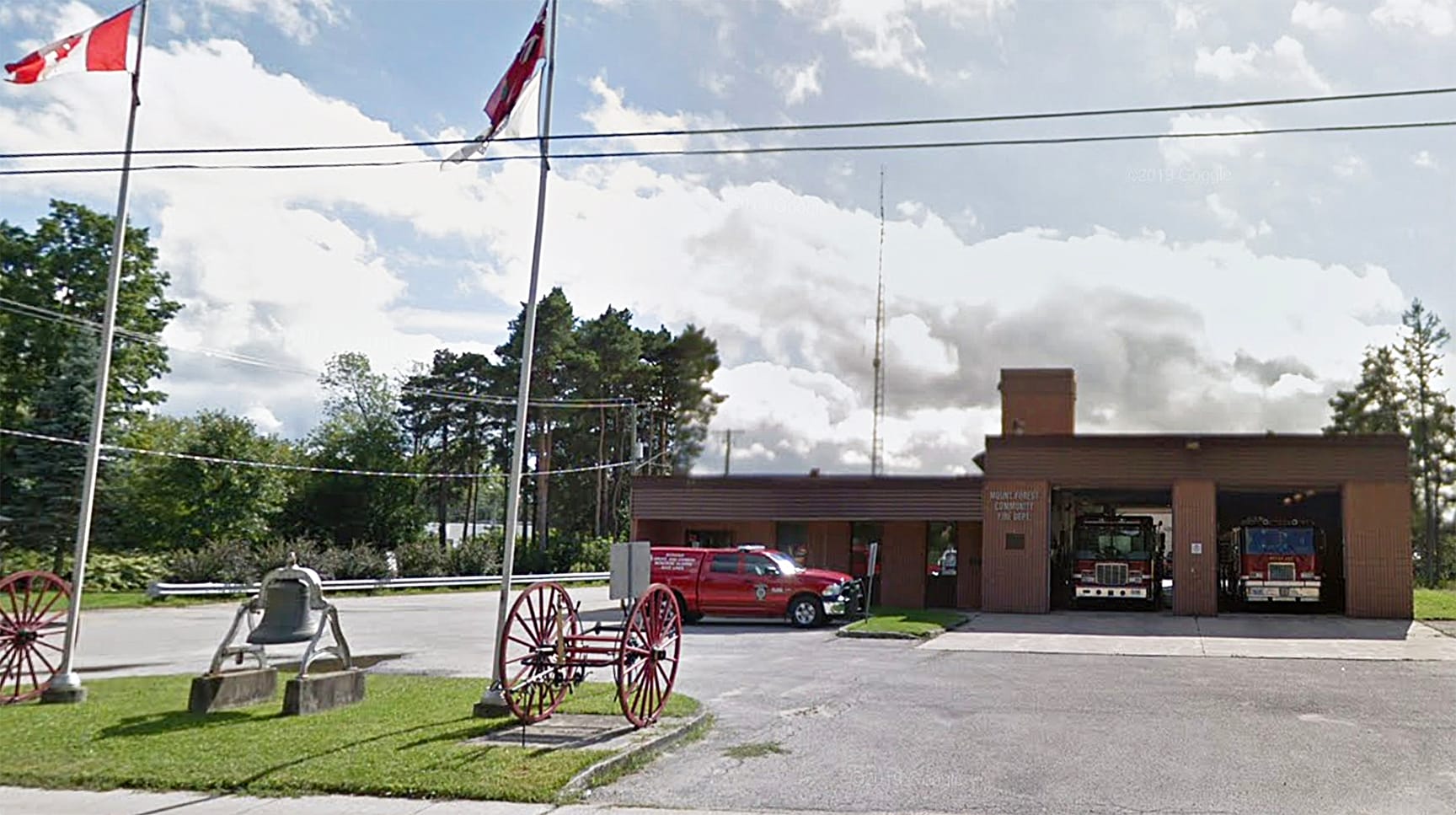 Firefighters respond to garage fire in Holstein, chimney fire near Mount Forest