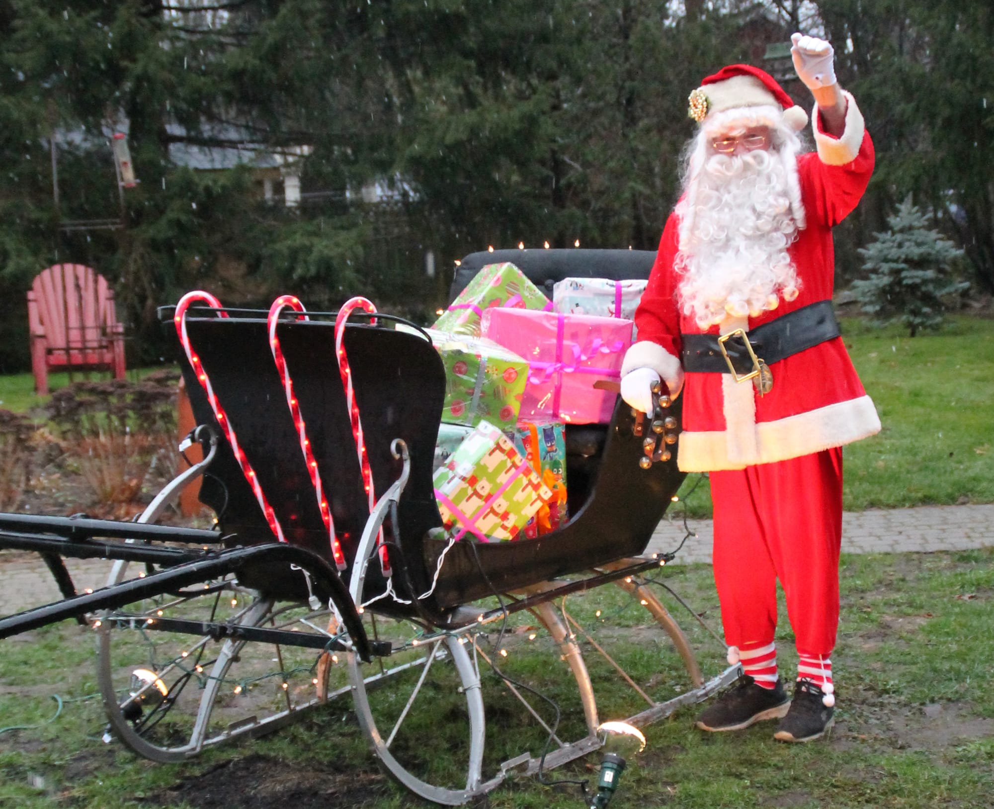 Santa coming to Elora to visit children, raise funds for church steeple