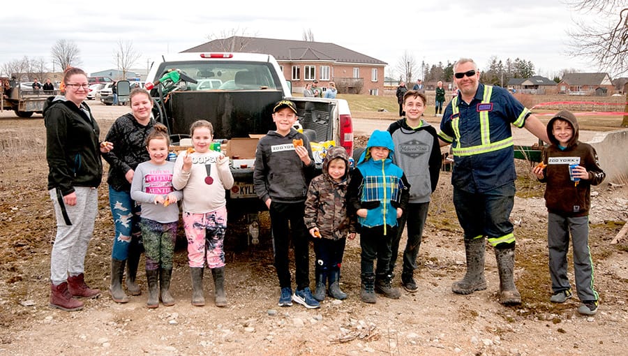 Crowd gathered to watch silo demolition in Drayton [VIDEO]