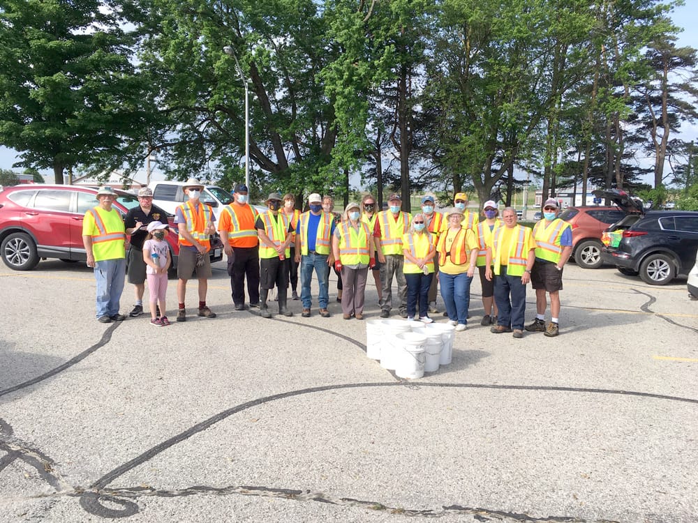 Mount Forest Lions host annual roadside clean-up