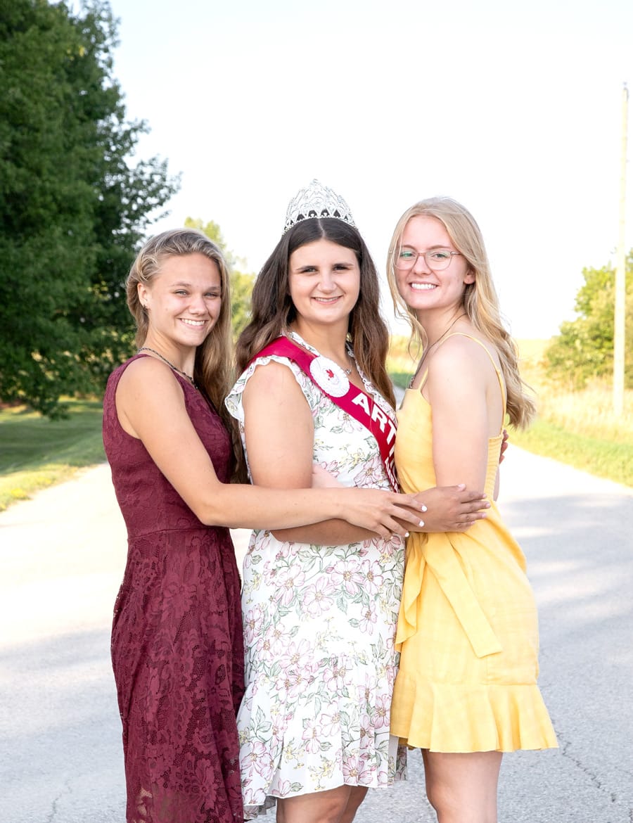 Clara Wilman and Emma Smyth  vie for Arthur fair ambassador title