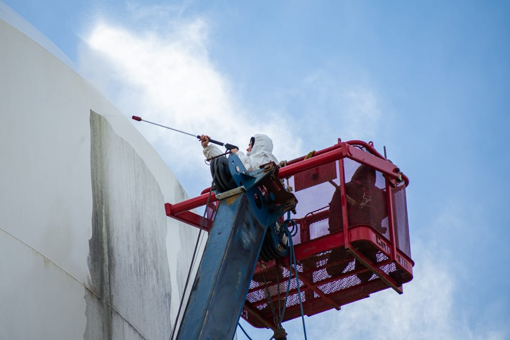 Fergus water tower gets a high-pressure wash (photos)
