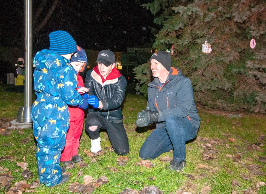 Rotary Club hosts tree lighting