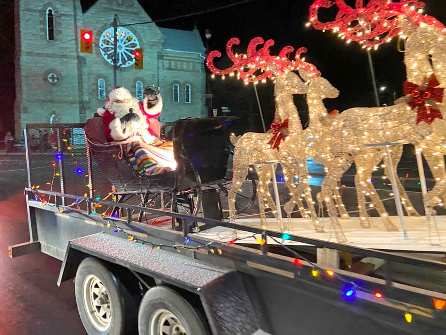 Santa Claus makes visit to Arthur for parade