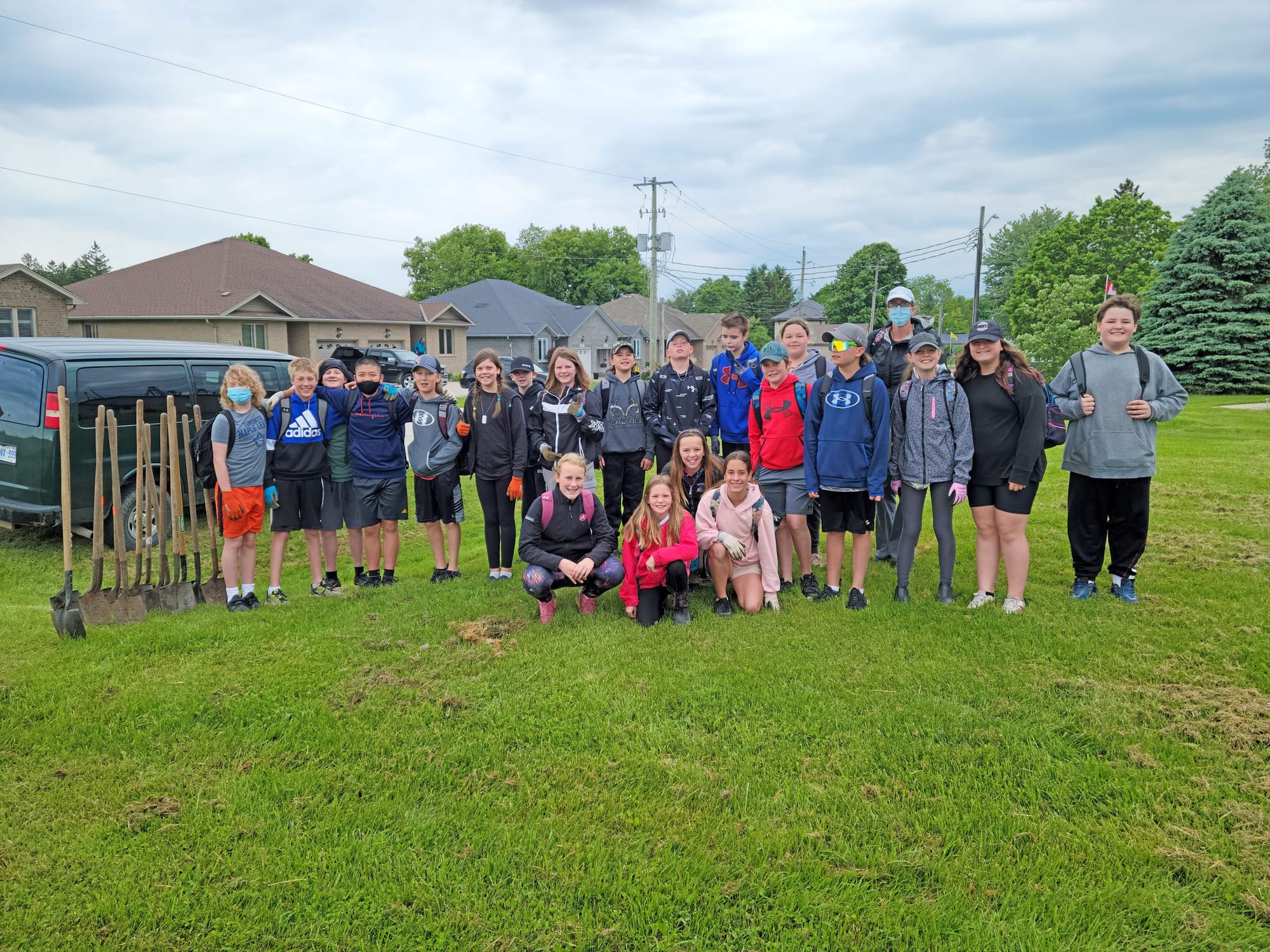 Maryborough Public School take part in Moorefield tree planting