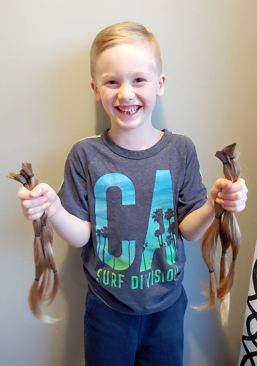 Dexter Armstrong donates to Wigs for Kids