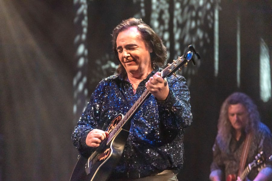 Neil Diamond and Dolly Parton tribute show coming to Fergus Grand Theatre