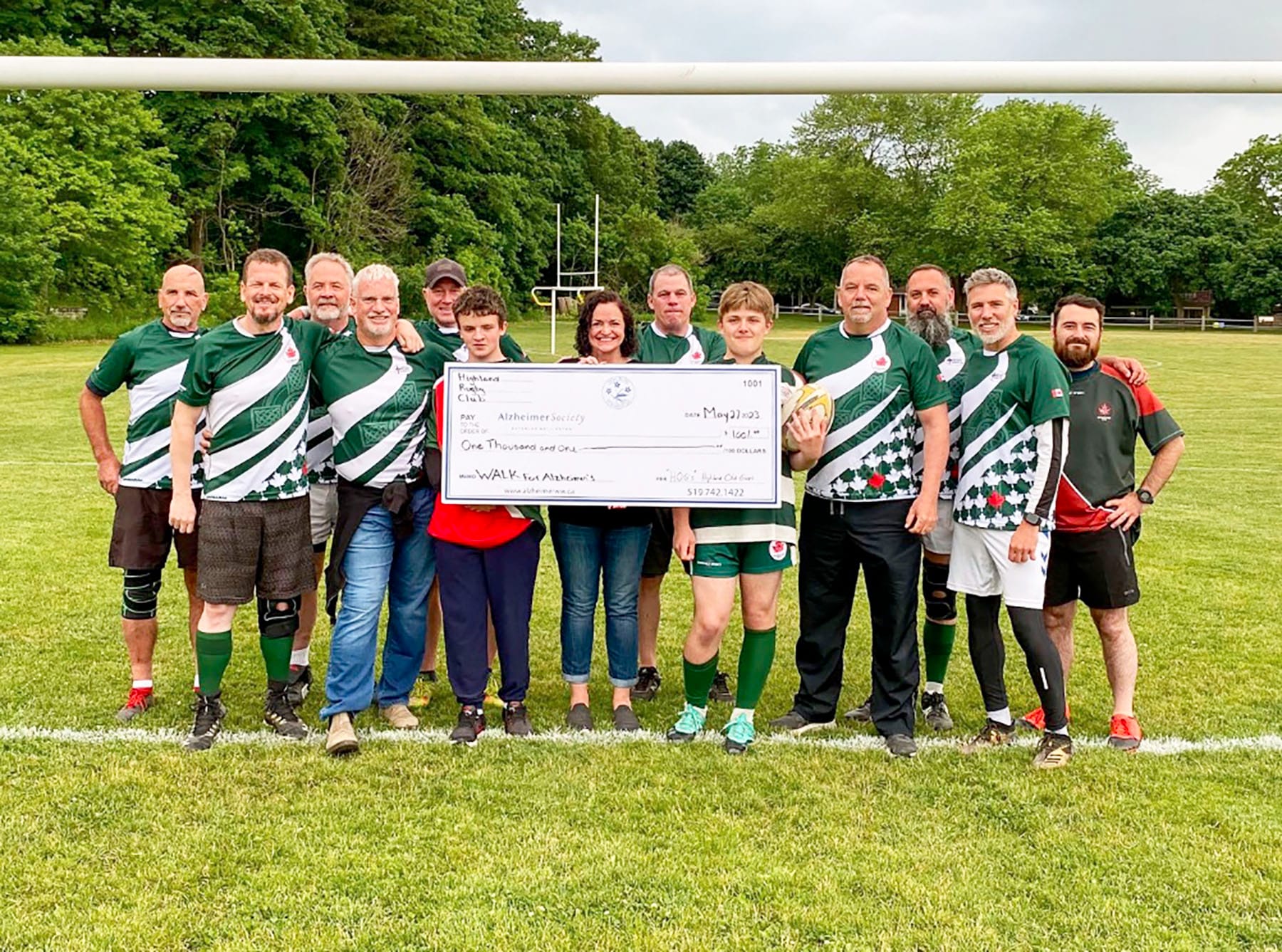 Alzheimer Society receives donation from Fergus Highland Rugby Club