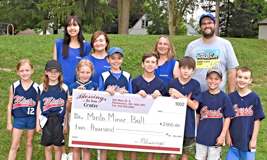 Minto Minor Ball U9 team receives $2000 donation