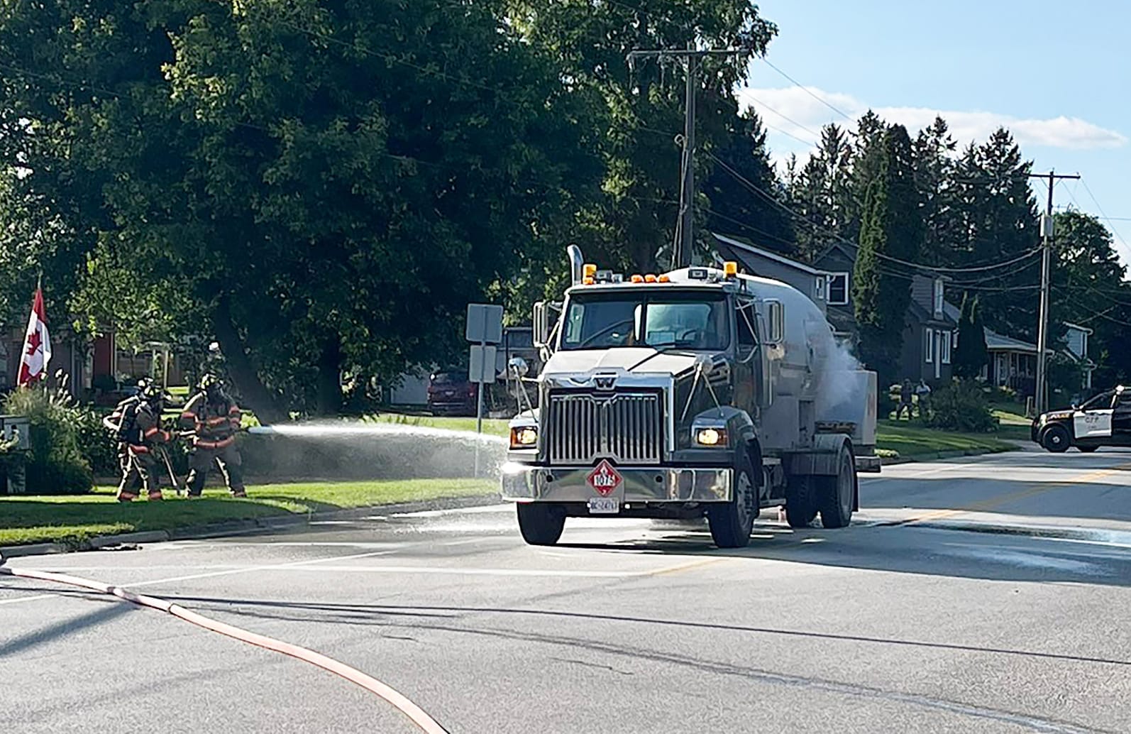 Quick-thinking bystanders keep propane truck fire at bay