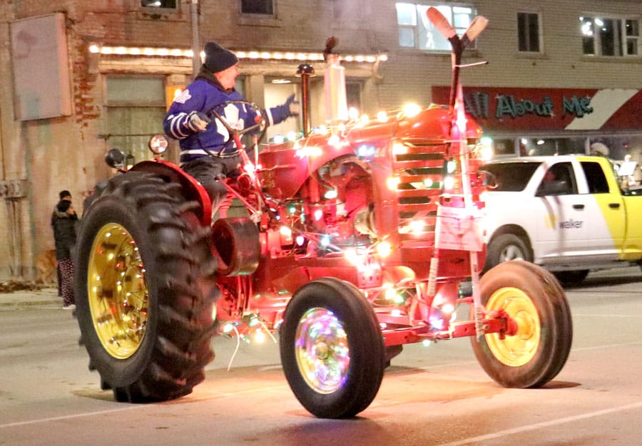 Santa Claus parade brings Hockey Night to Arthur