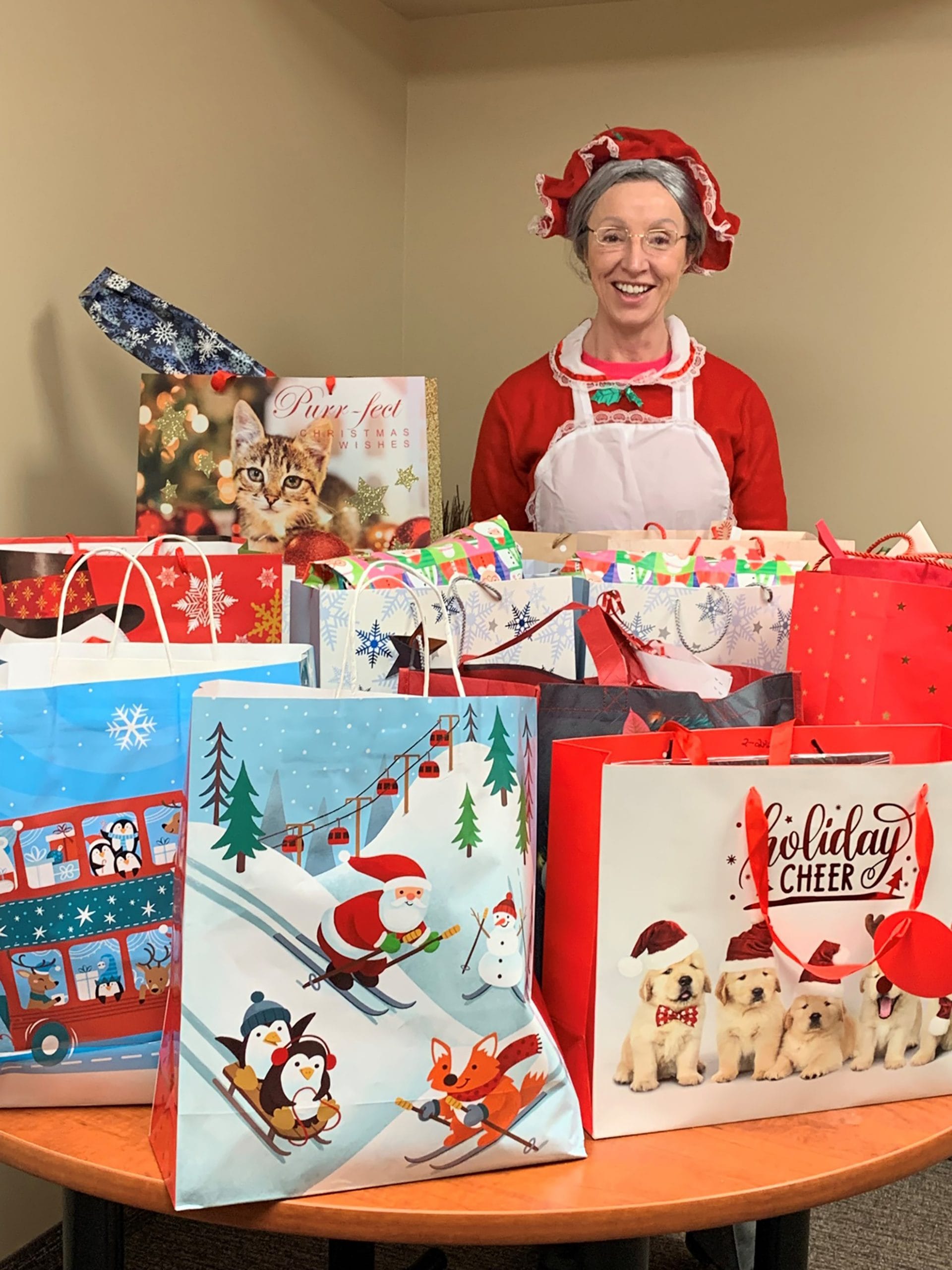 Seniors centre, VON organize  2023 Christmas stocking program